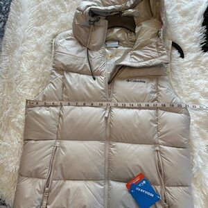 Columbia Light Tan Omni heat Puffer Vest NWT/hooded.